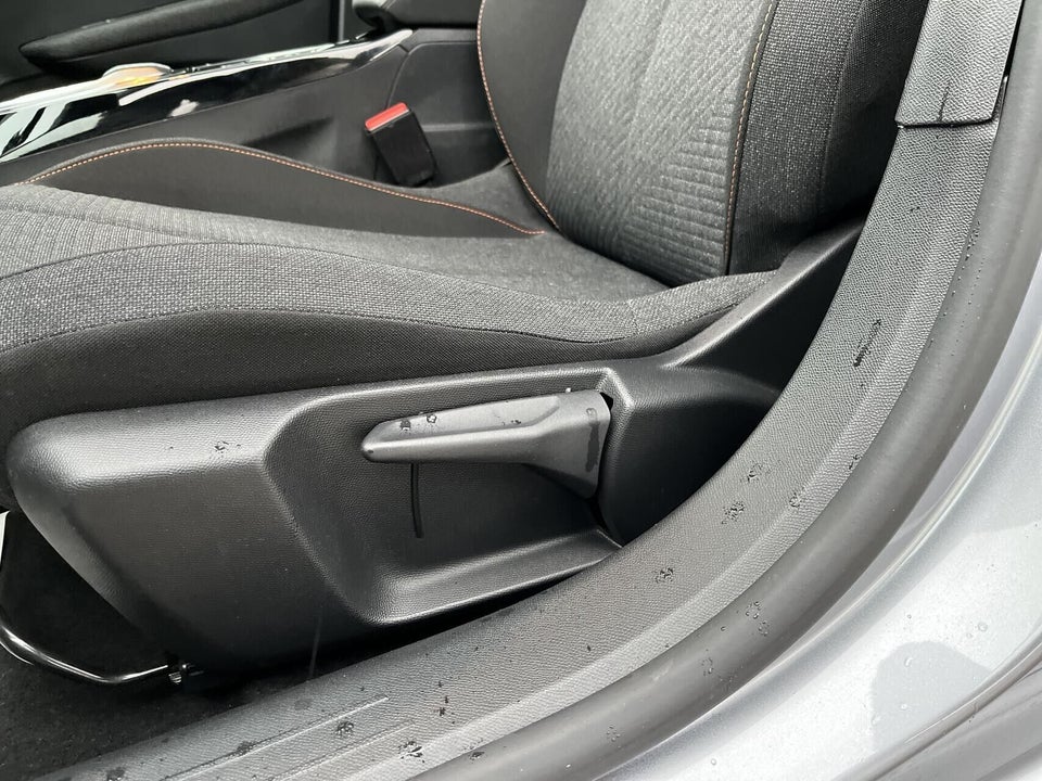 Peugeot e-208 50 Style 5d