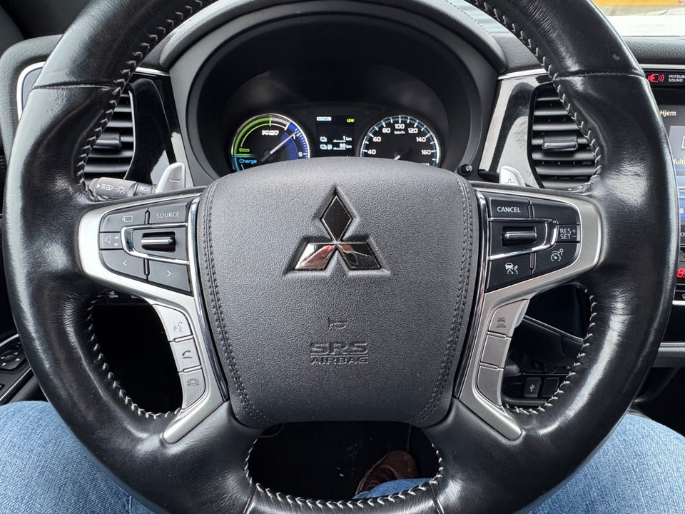 Mitsubishi Outlander 2,4 PHEV Instyle CVT 4WD 5d