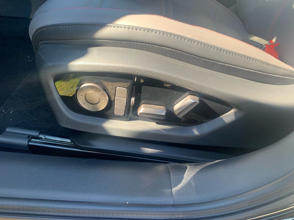 Hongqi EH7 111 Exclusive 4d