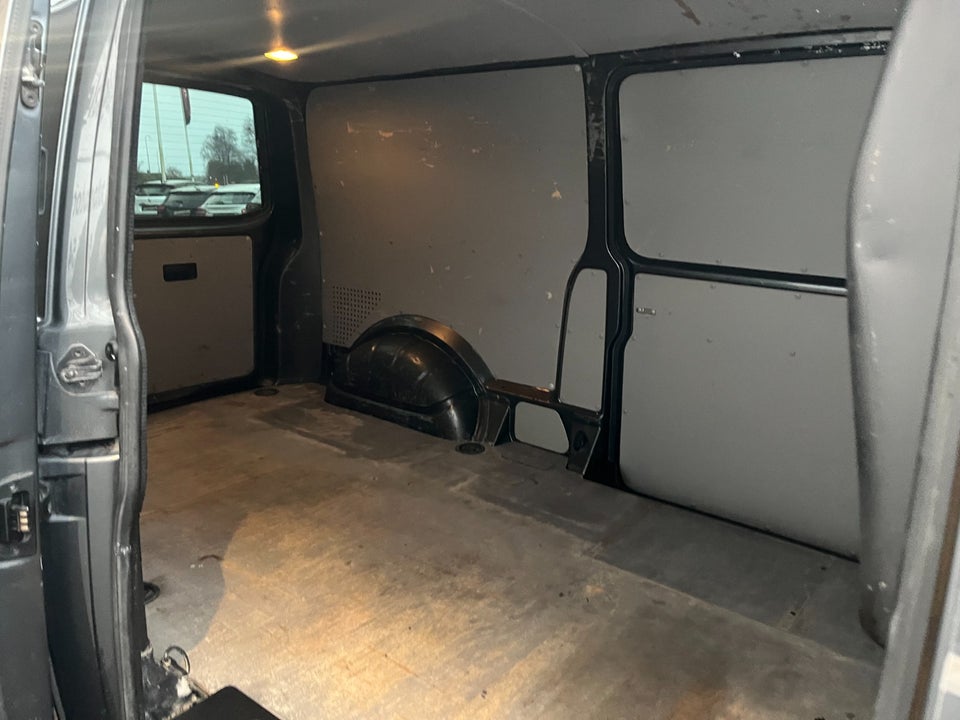 VW Transporter 2,0 TDi 140 Kassevogn DSG lang