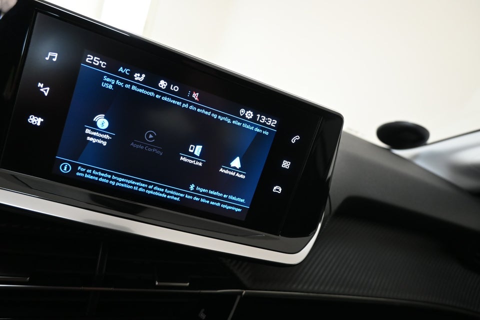 Peugeot 208 1,2 PureTech 100 Selection Tech 5d