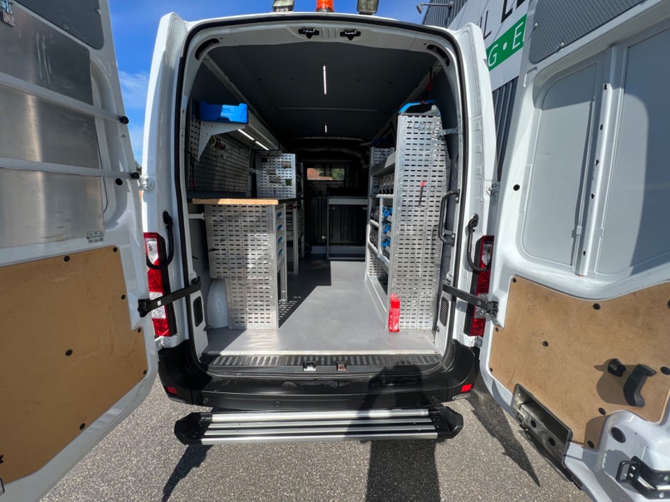 Renault Master IV T33 2,3 dCi 150 L2H2 Kassevogn
