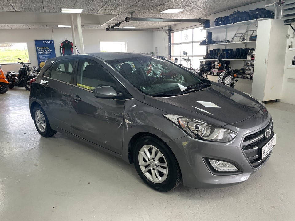 Hyundai i30 1,6 GDi Premium 5d