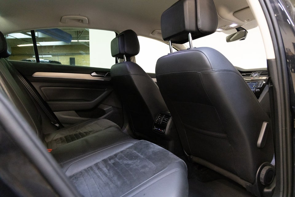 VW Passat 2,0 TDi 150 R-line DSG BMT 4d