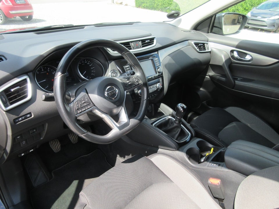 Nissan Qashqai 1,3 Dig-T 140 N-Connecta 5d