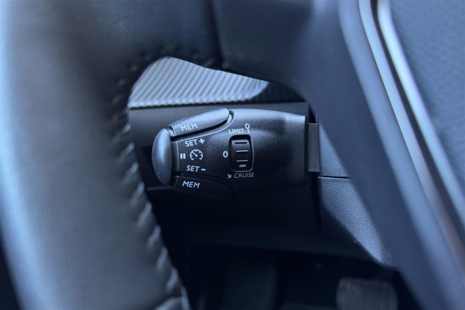 Peugeot e-208 50 Style 5d