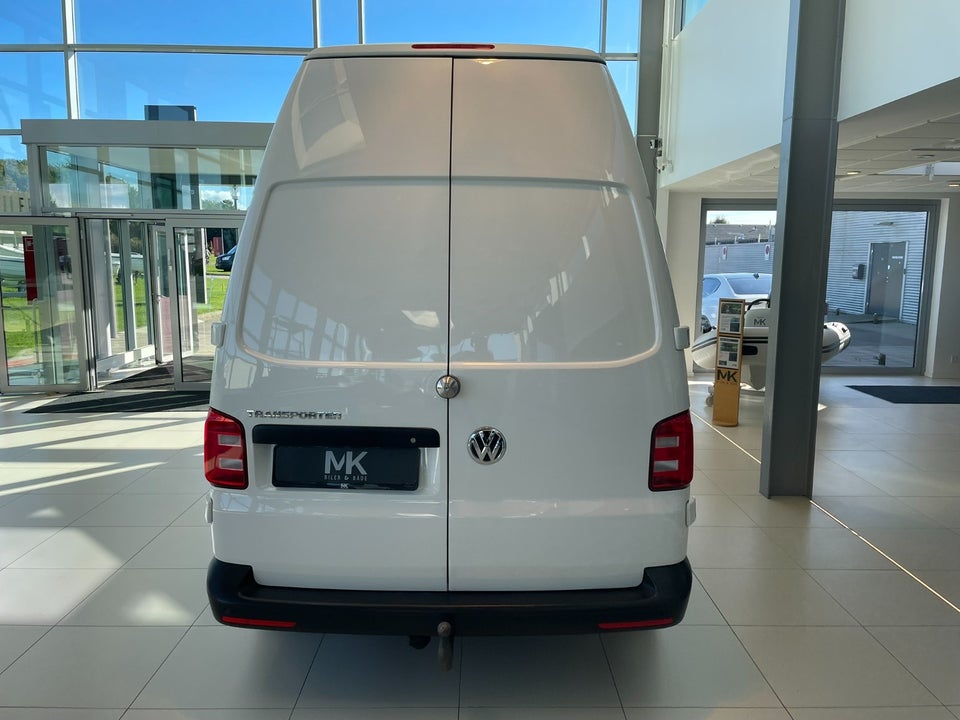 VW Transporter 2,0 TDi 102 Kassevogn lang