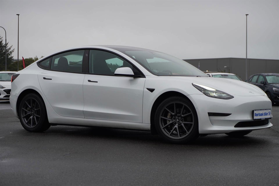 Tesla Model 3 Long Range AWD 4d