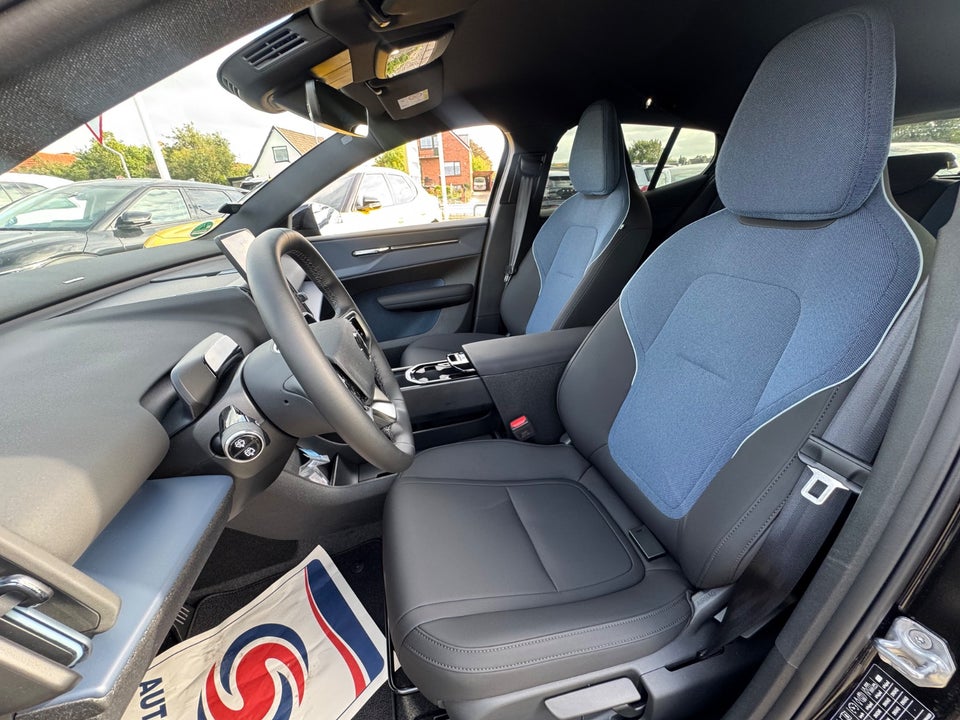 Volvo EX30 Extended Range Black Edition 5d