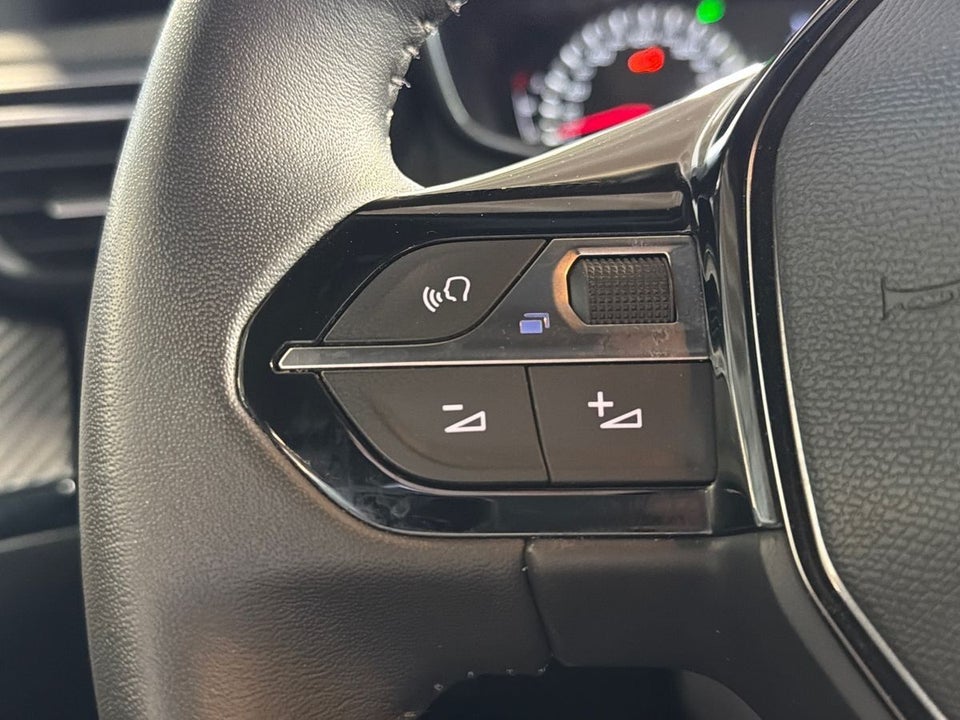 Peugeot 2008 1,2 PureTech 100 Active Pack 5d