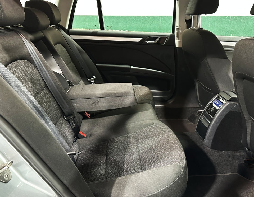Skoda Superb 2,0 TDi 140 Elegance Combi 5d