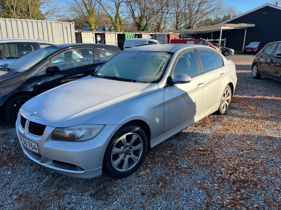 BMW 320i 2,0  4d