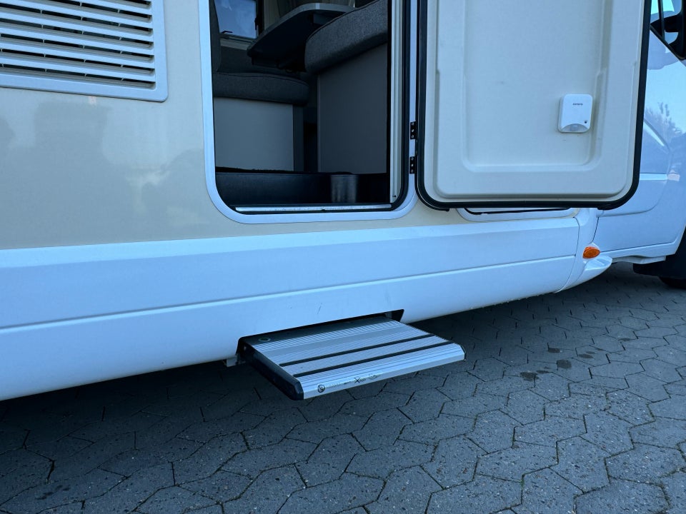 Ahorn Camp AE 2,3 dCi 145 Renault Master 3d