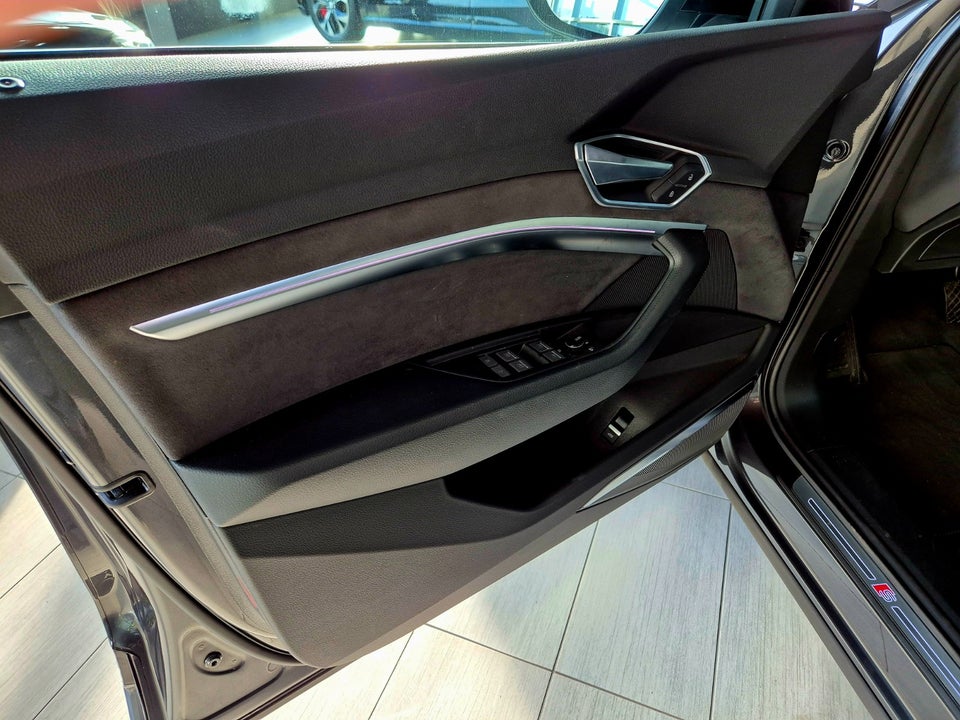 Audi e-tron 55 S-line Sportback quattro 5d
