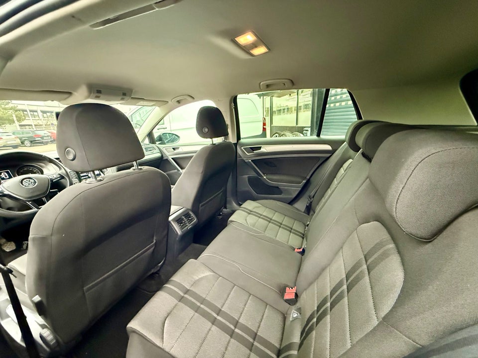 VW Golf VII 1,6 TDi 105 Comfortline BMT 5d