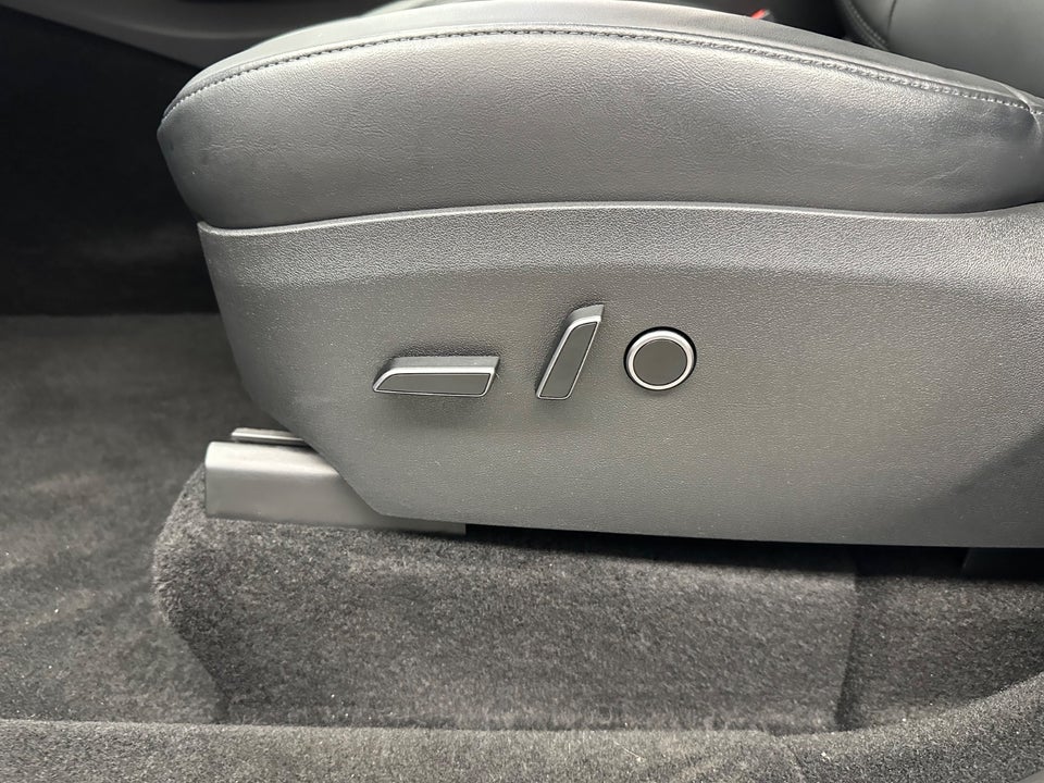 Tesla Model Y RWD 5d