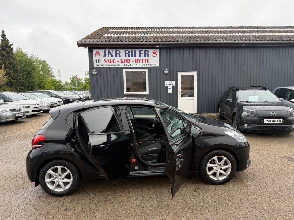 Peugeot 208 1,2 VTi 82 Allure Sky 5d