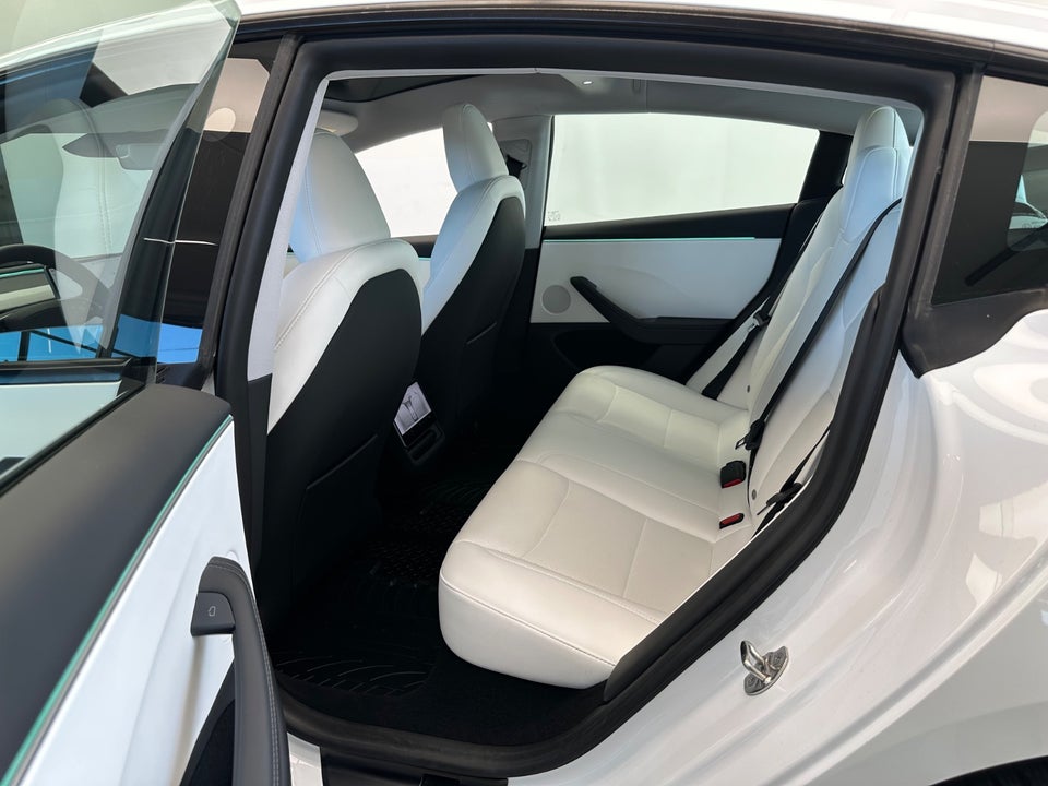 Tesla Model 3 RWD 4d