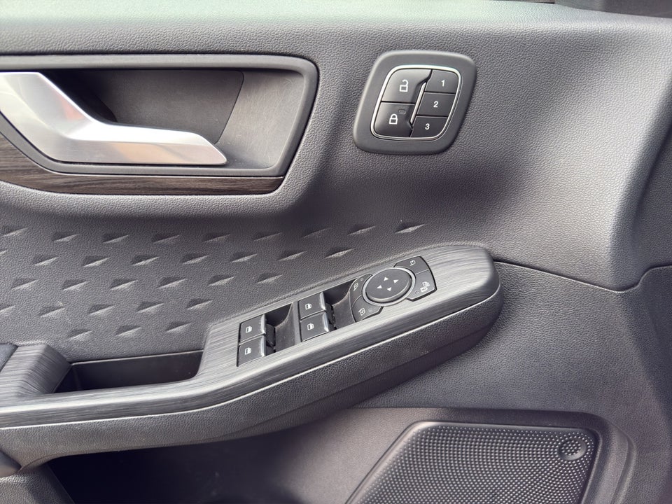 Ford Kuga 2,5 PHEV Vignale CVT 5d