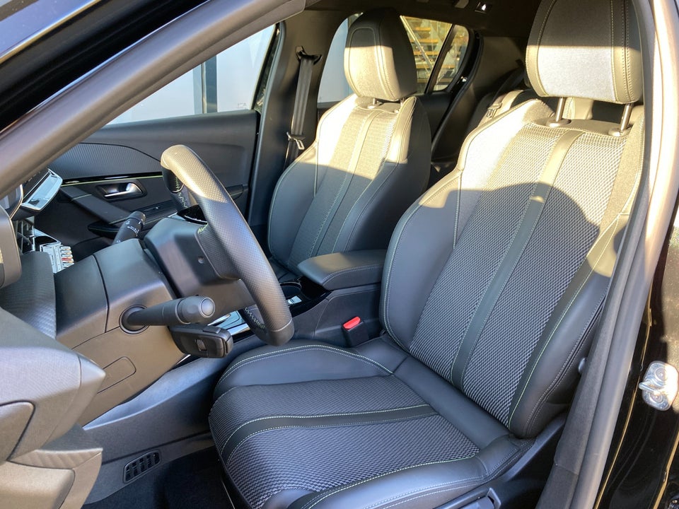 Peugeot e-208 54 GT 5d