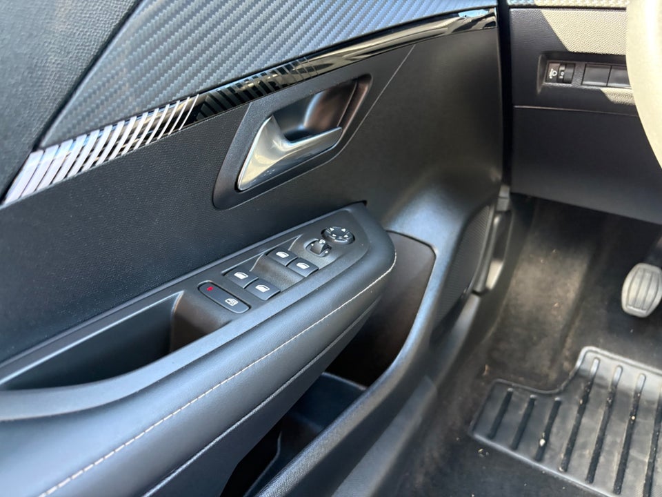 Peugeot 208 1,2 PureTech 100 Allure+ 5d