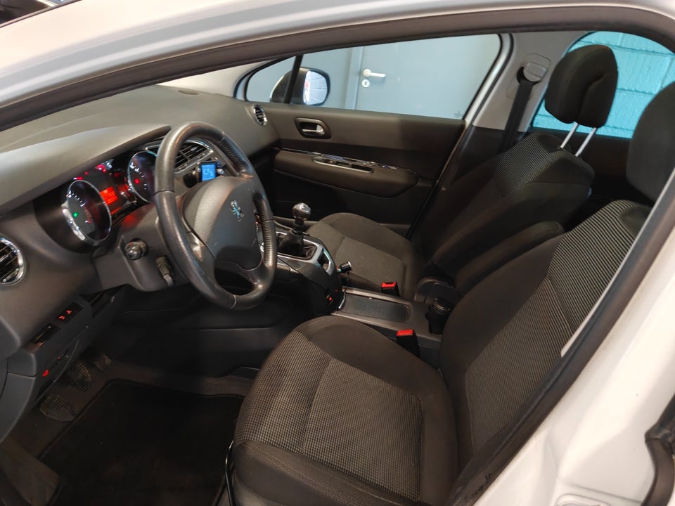 Peugeot 5008 1,6 HDi 109 Premium 7prs 5d