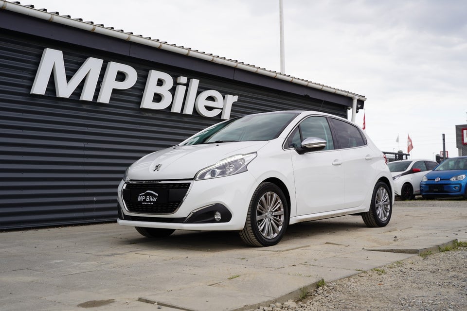 Peugeot 208 1,2 VTi 82 Selection Sky 5d