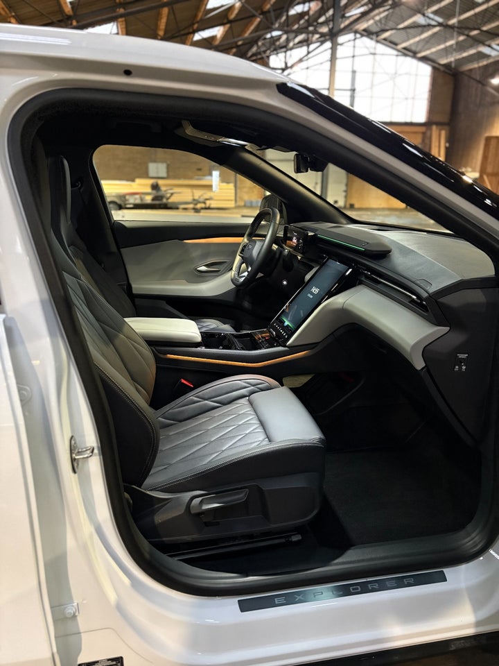 Ford Explorer 77 Premium Extended Range 5d