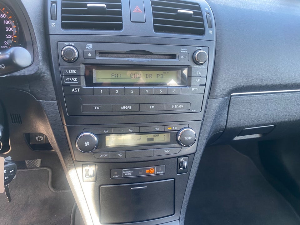 Toyota Avensis 1,6 VVT-i T1 stc. 5d
