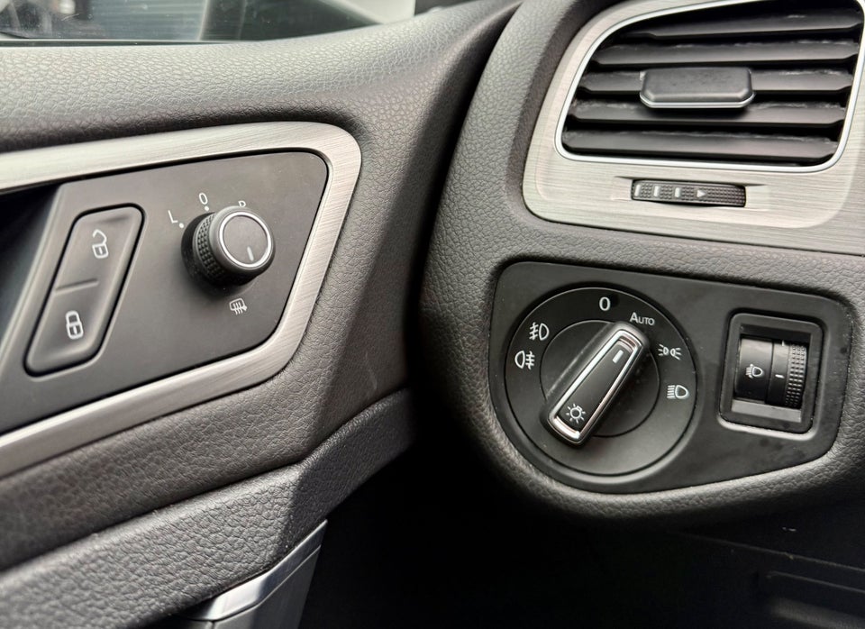 VW Golf VII 1,6 TDi 105 Comfortline BMT 5d