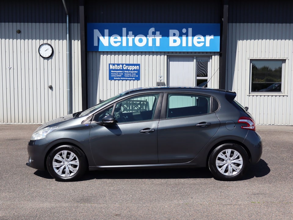 Peugeot 208 1,6 e-HDi 92 Allure Sky 5d