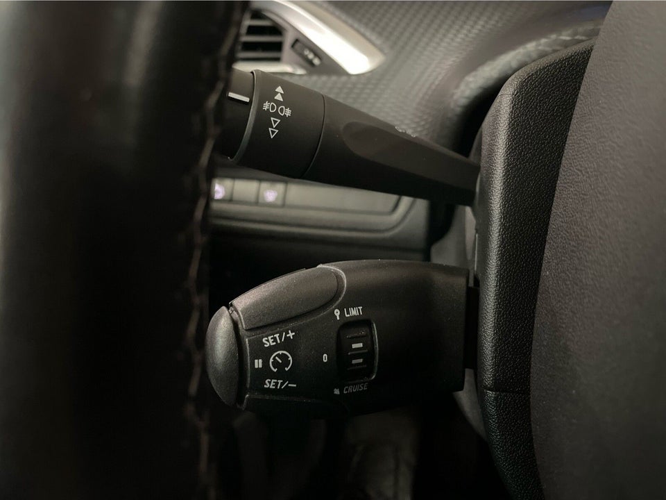 Peugeot 2008 1,5 BlueHDi 100 Prestige 5d