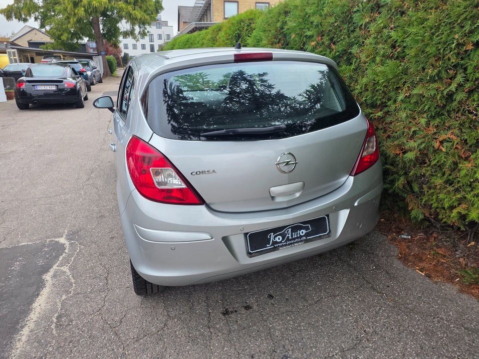 Opel Corsa 1,2 16V Cosmo 5d