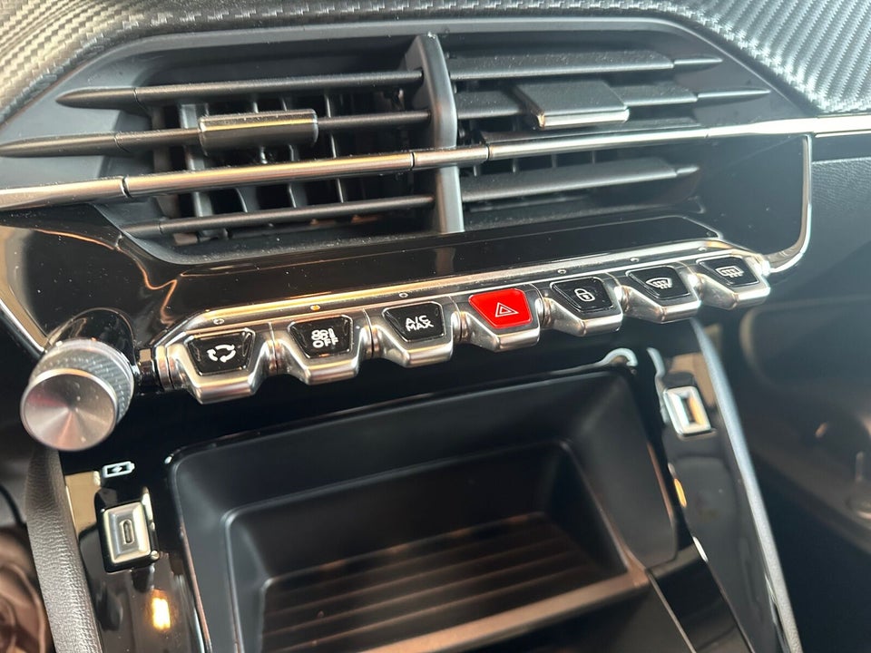 Peugeot e-208 50 Style 5d