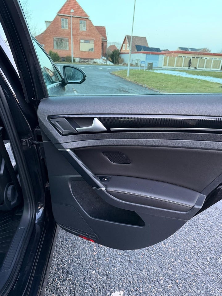 VW Golf VII 1,6 TDi 105 Highline Variant DSG BMT 5d