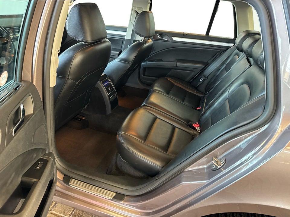 Skoda Superb 2,0 TDi 170 Elegance Combi DSG 5d