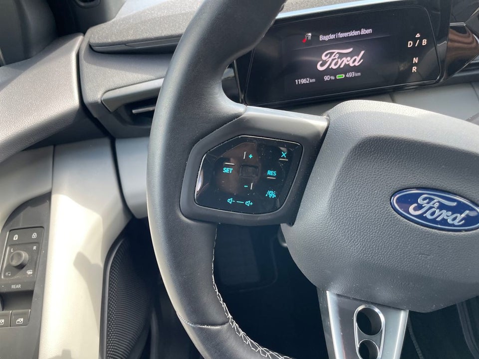 Ford Capri 82 Select Extended Range 5d