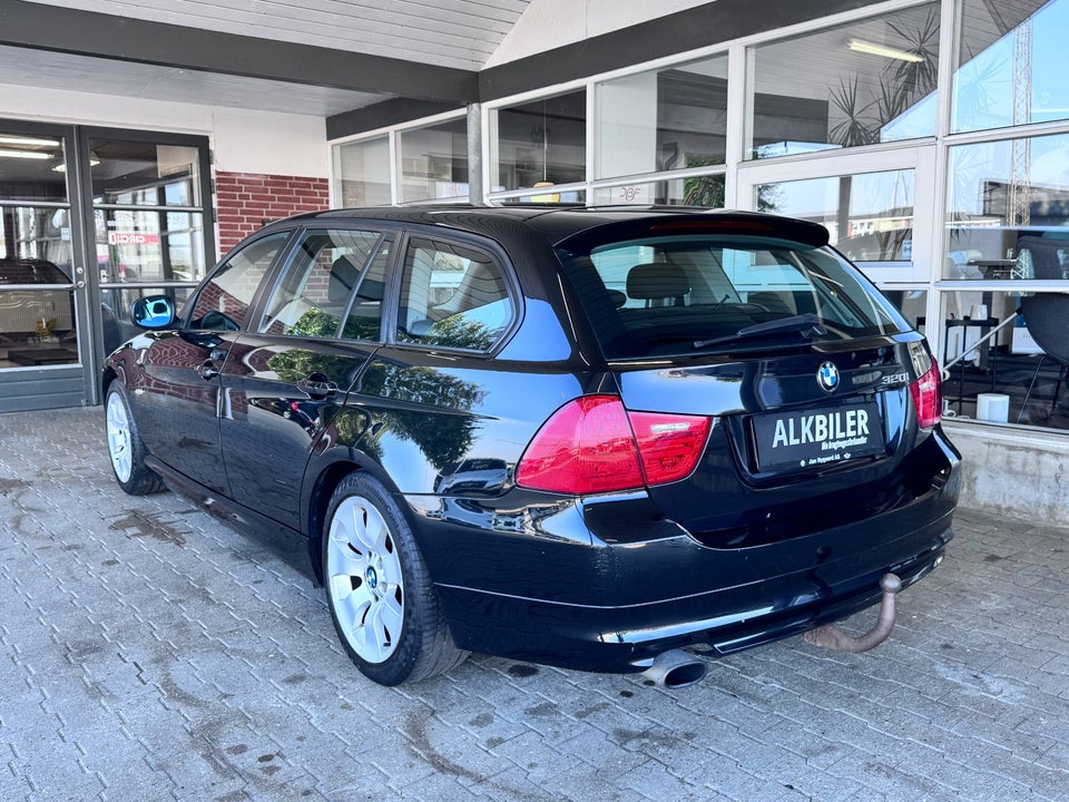 BMW 320i 2,0 Touring 5d