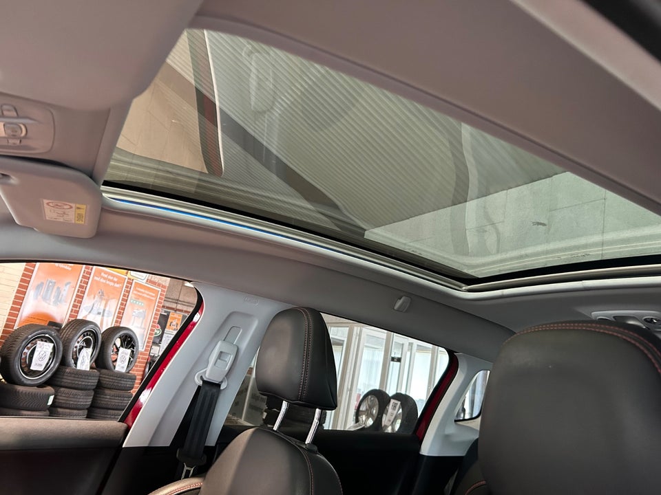 Peugeot 2008 1,6 BlueHDi 100 GT Line Sky 5d
