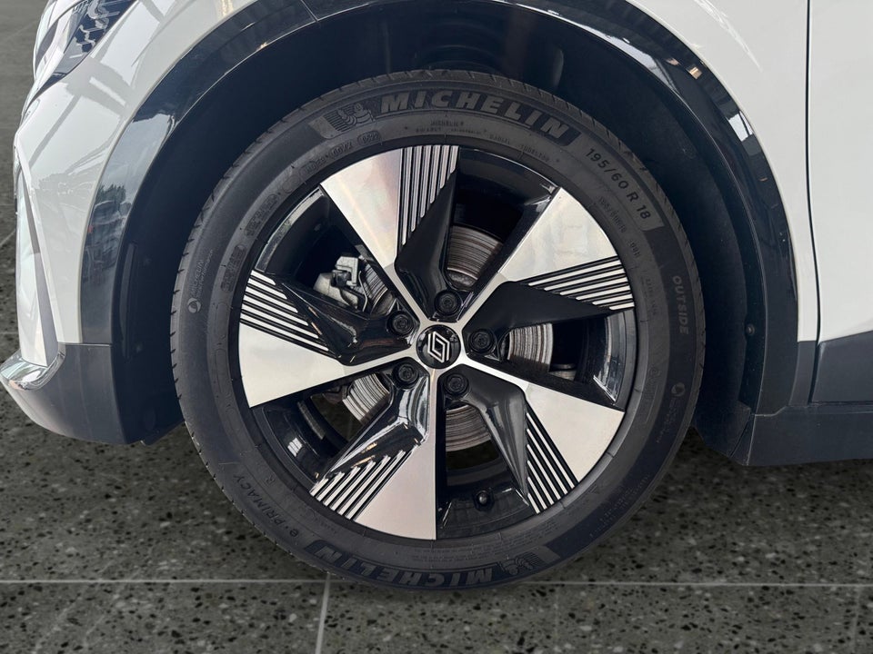 Renault Megane E-Tech 40 Equilibre 5d