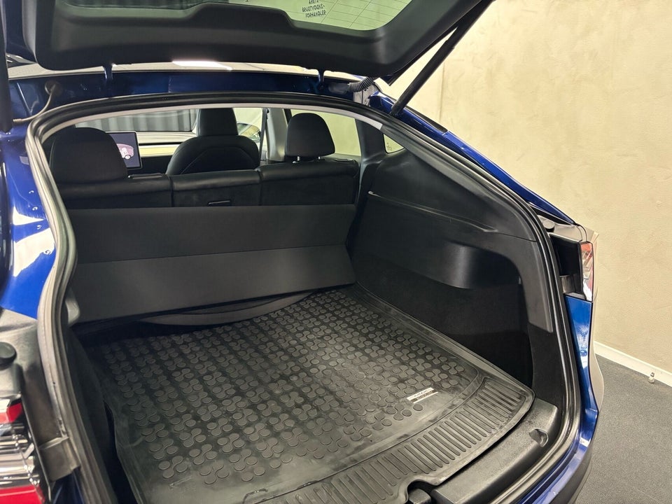 Tesla Model Y Long Range AWD 5d