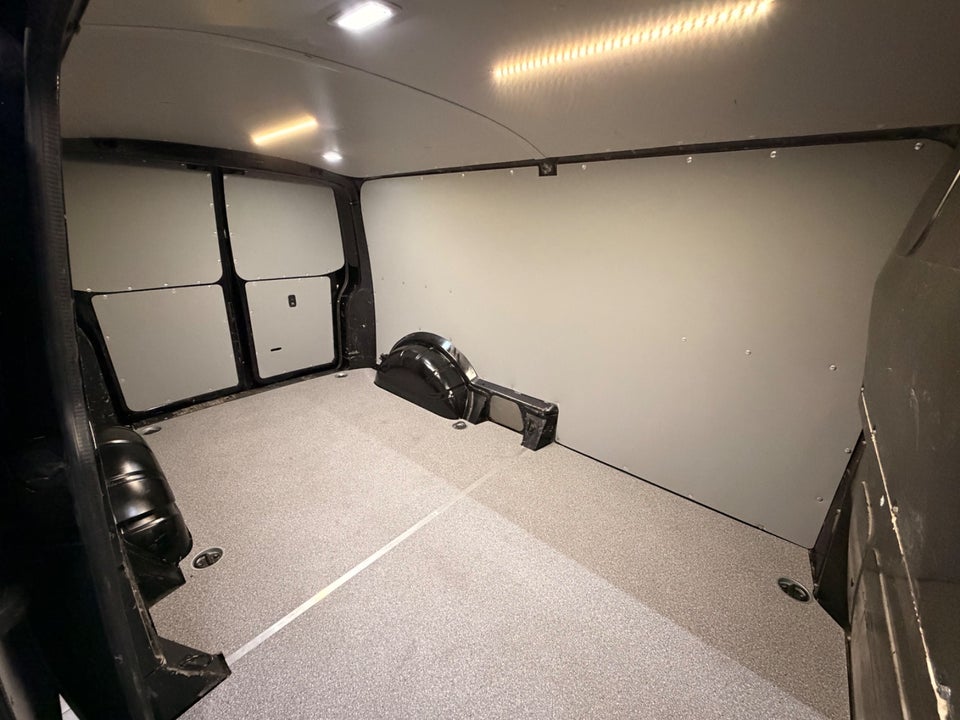 VW Transporter 2,0 TDi 150 Kassevogn DSG lang