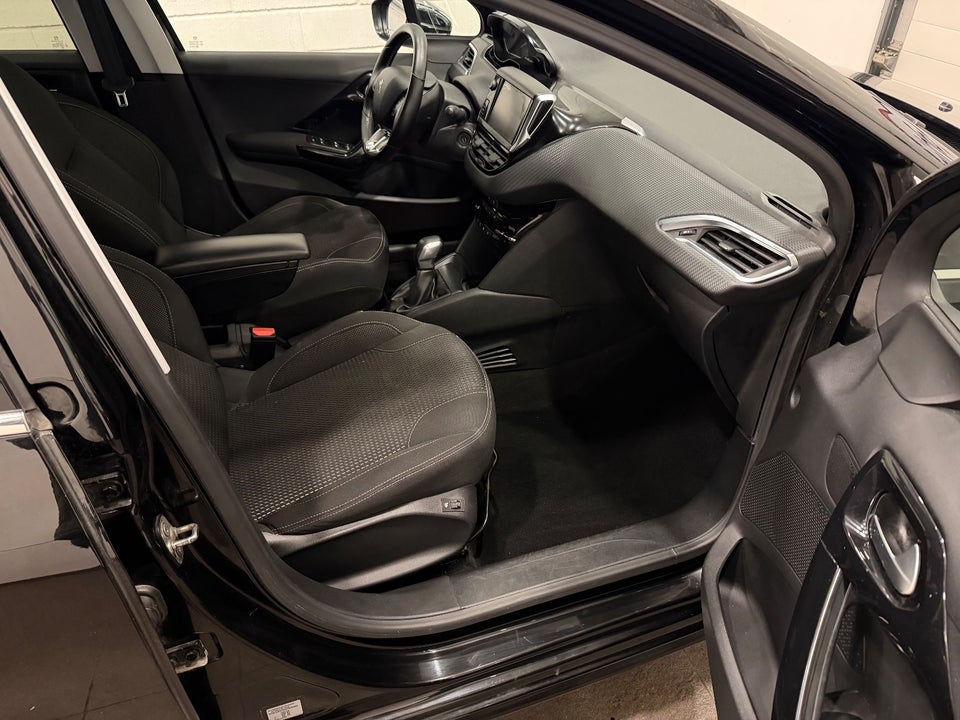 Peugeot 208 1,6 BlueHDi 100 Chili Sky+ 5d