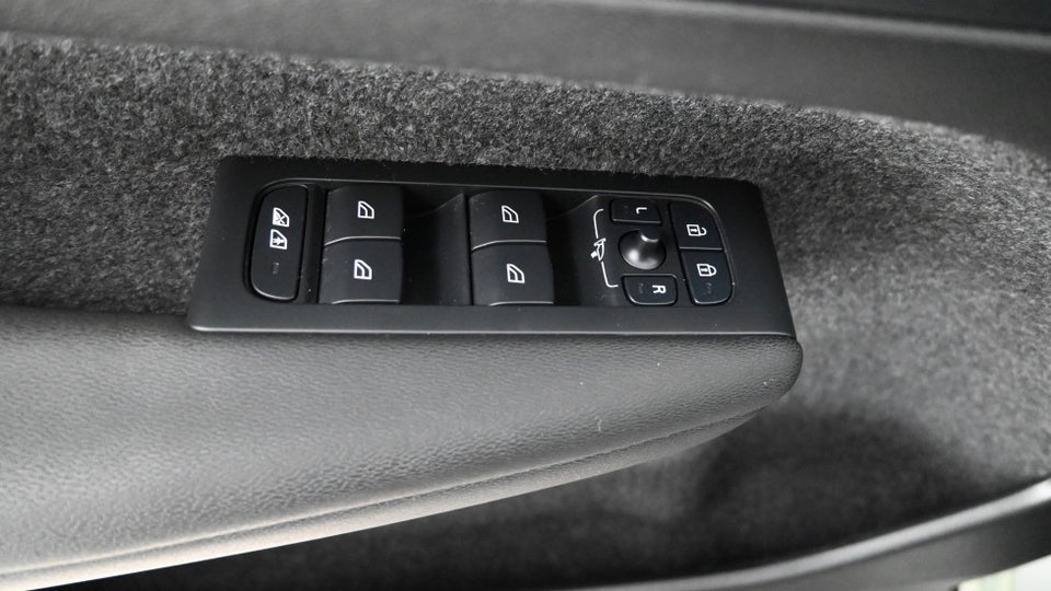 Volvo XC40 ReCharge Twin Ultimate 5d