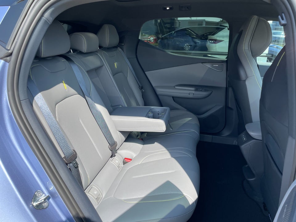 Lynk & Co 02 More 5d