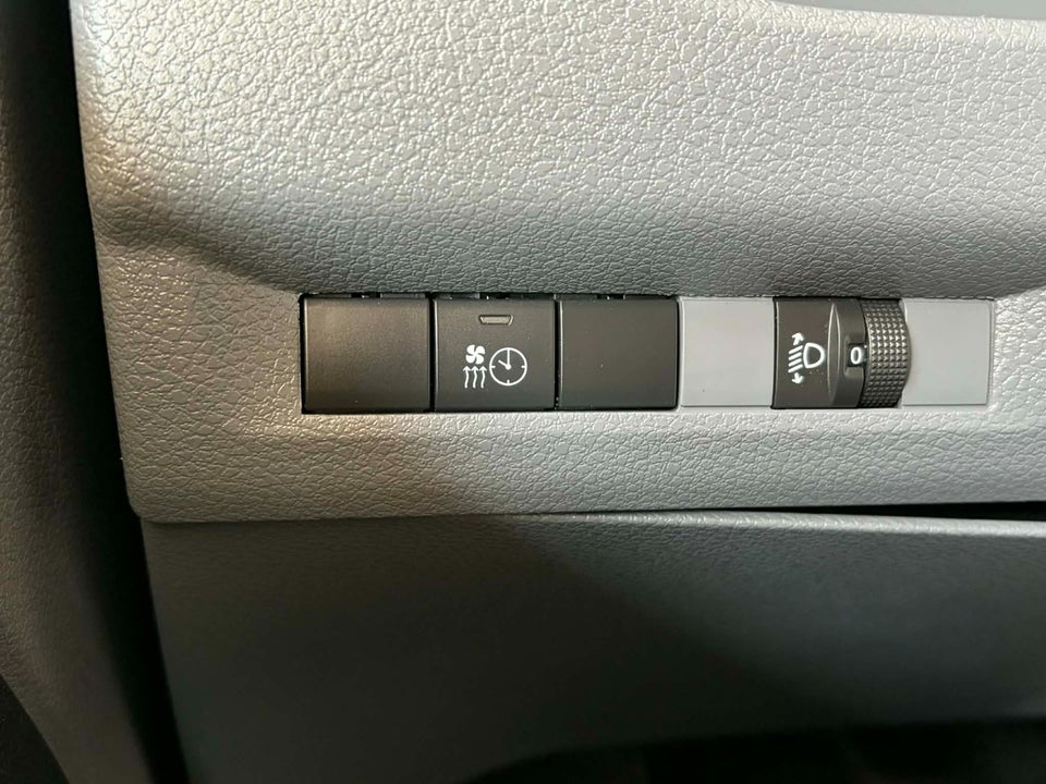 Toyota ProAce 2,0 D 122 Medium Comfort Master aut. 5d