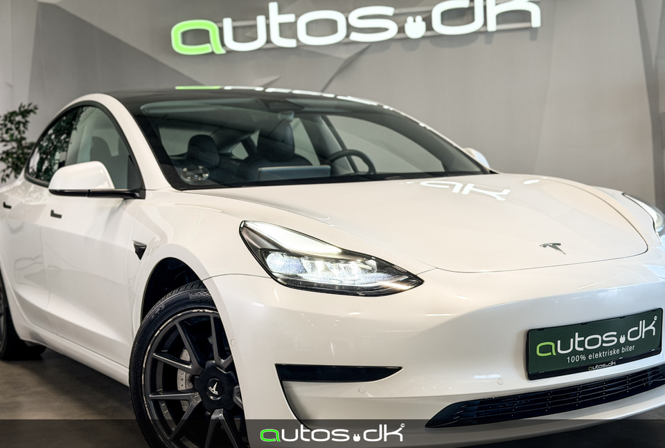 Tesla Model 3 Standard Range+ RWD 4d