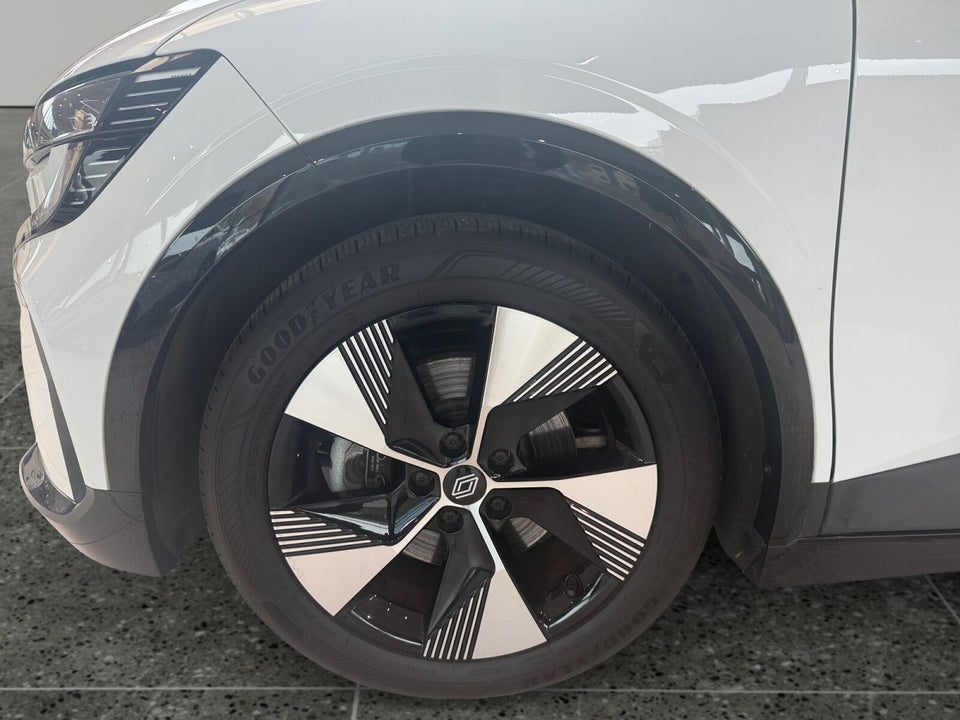 Renault Megane E-Tech 40 Equilibre 5d