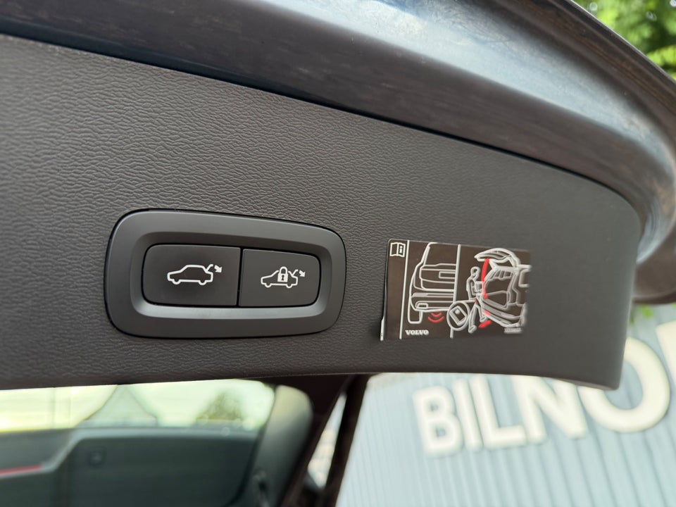 Volvo XC40 1,5 T4 ReCharge Momentum aut. 5d