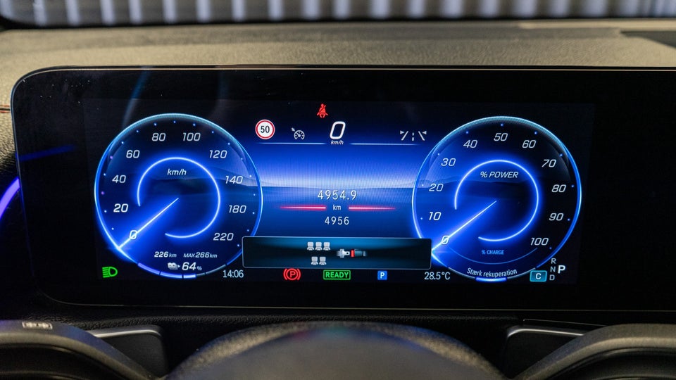 Mercedes EQB300 AMG Line 4Matic 7prs 5d